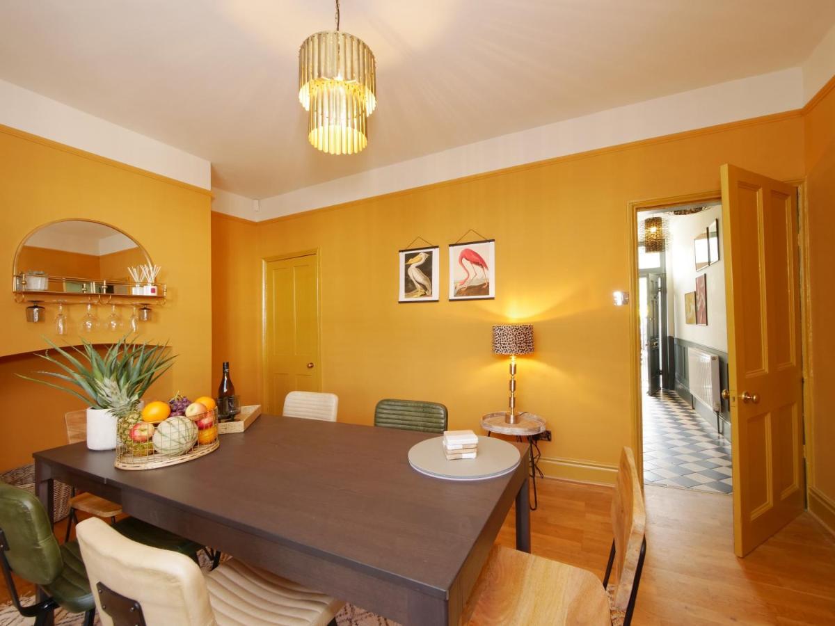 Bar Wall Cottage-City Wall Views-Sleeps 5 Йорк Экстерьер фото